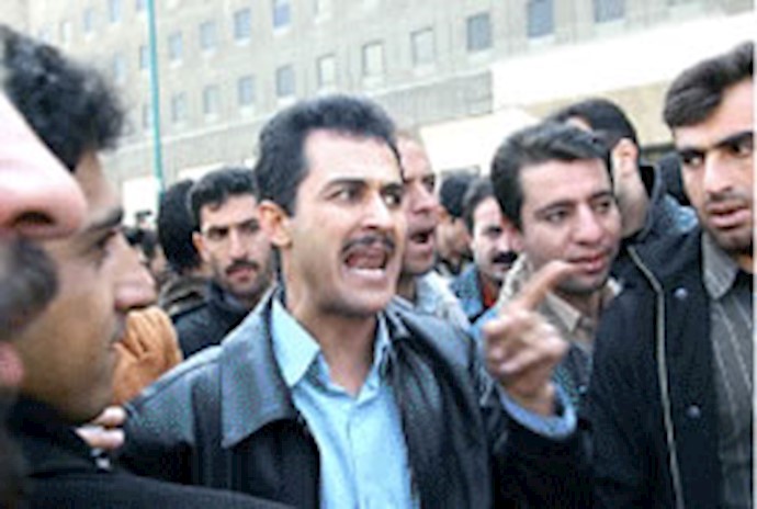 تلفزيون حکام إيران يعرض علی مضض جوانب من مشاعر غضب وسخط الطلاب ضد احمدي نجاد