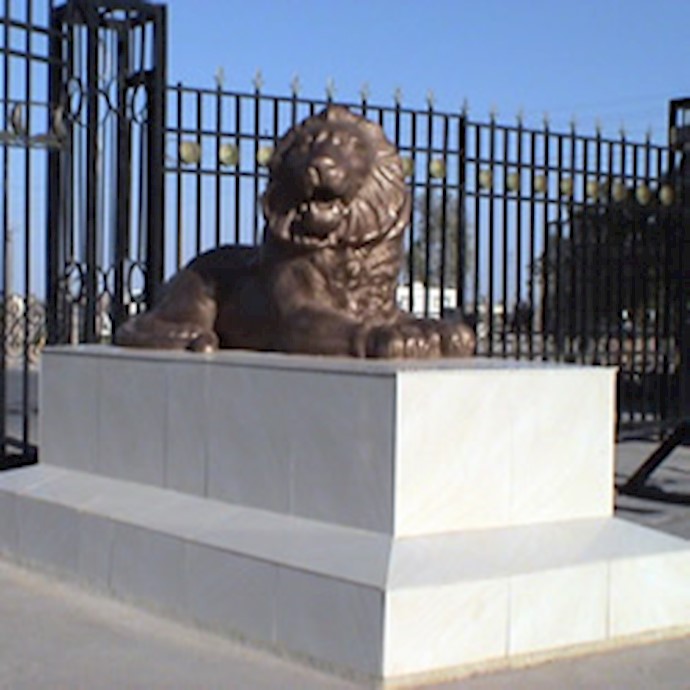 الحکيم يعمل للملمة الوضع المتدهور لزمرته المجرمة التابعة للنظام الايراني في العراق