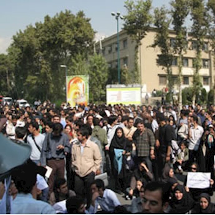 أکثر من 600 من طلاب جامعة اصفهان يتظاهرون احتجاجاً علی اعتقال طلاب الجامعات في طهران