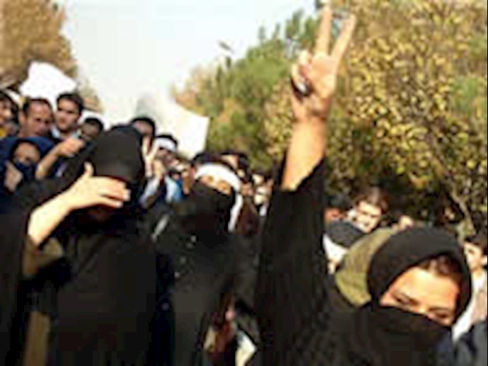 احتجاج طلاب جامعة «امير کبير» في طهران علی سياسات النظام الإيراني القمعية في الجامعات