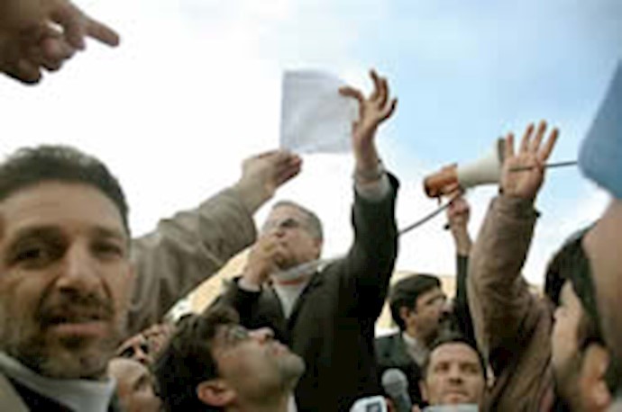 أکثر من 5 آلاف من المعلمين الإيرانيين يحتجون في طهران ضد سياسات النظام