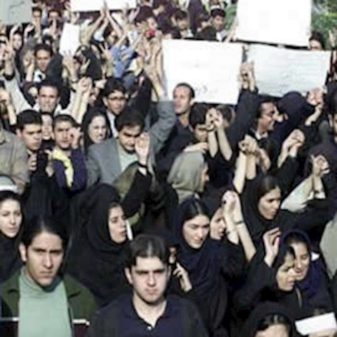 أکثر من 1500 من المعلمين وعوائل المعلمين المعتقلين يتظاهرون في مدينة همدان (غربي إيران) ضد ممارسات النظام الإيراني القمعية