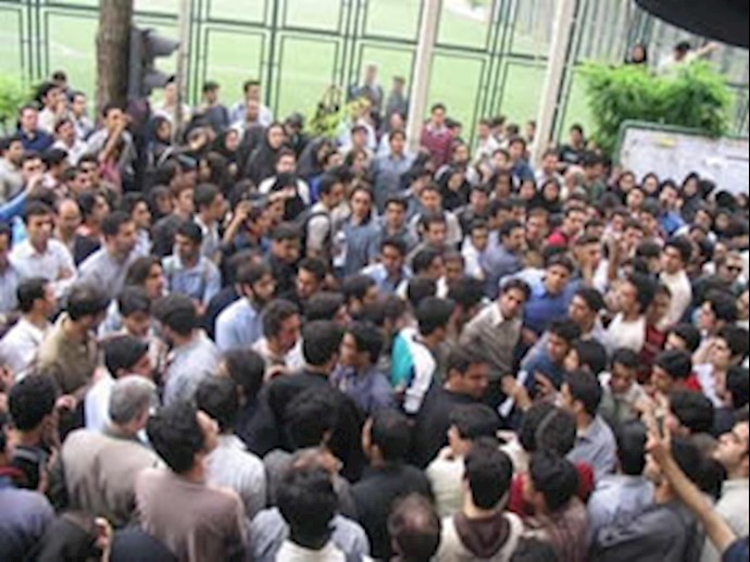 طلاب الجامعة التکنولوجية في طهران يضربون عن الطعام احتجاجاً علی اعتقال 7 من زملائهم