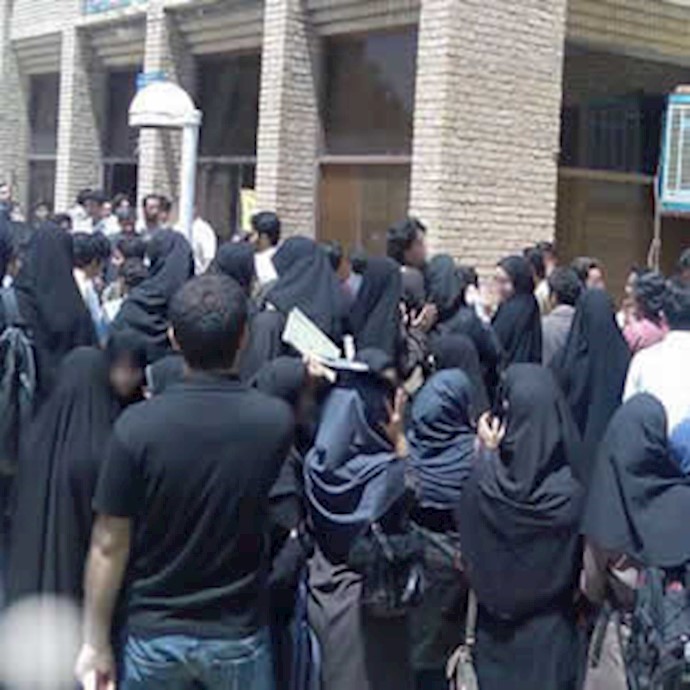 اشتباک بين المواطنين وقوات القمع في مدينة شيراز الايرانية