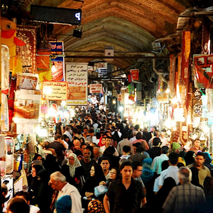 تجار السوق يواصلون اضرابهم في مختلف المدن الإيرانية
