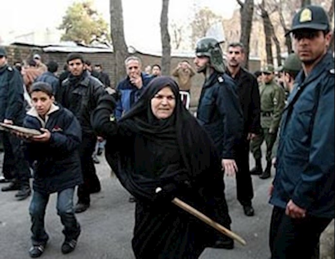النظام الإيراني يحشد عملاءه ضد الرئيس المصري