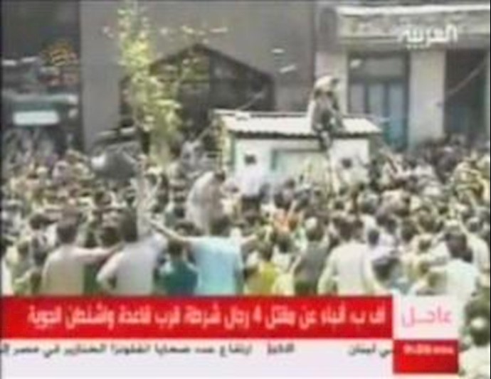 طلاب الجامعة الحرة في طهران يتظاهرون ضد النظام بشعار «الموت للديکتاتور»