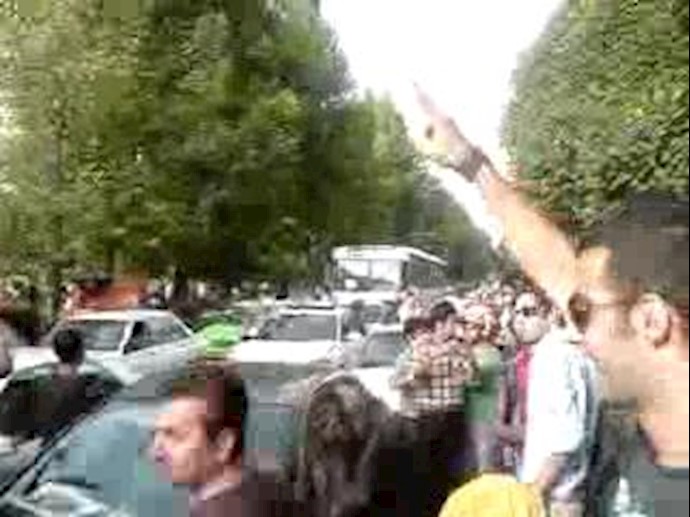 المواجهات تستمر في العديد من مناطق طهران بعد ظلام الليل