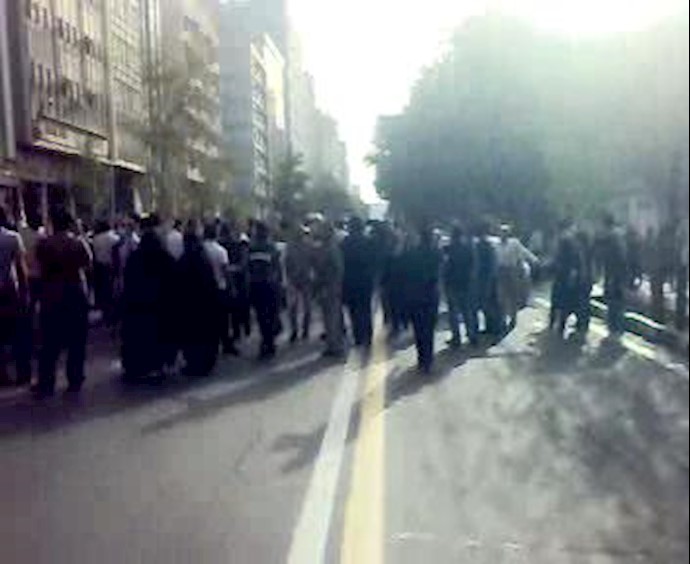 مواجهات بين المواطنين وقوات القمع في العديد من المدن الإيرانية
