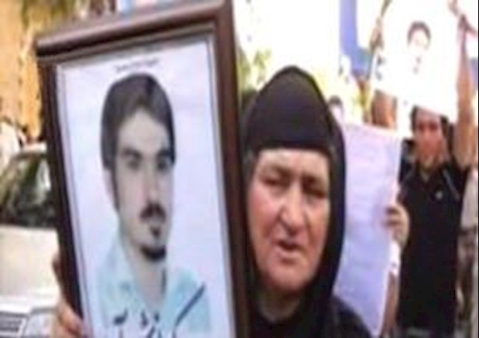 حفلة استذکار في کرمانشاه (غربي إيران) للشهيد کيانوش آسا من شهداء الانتفاضة