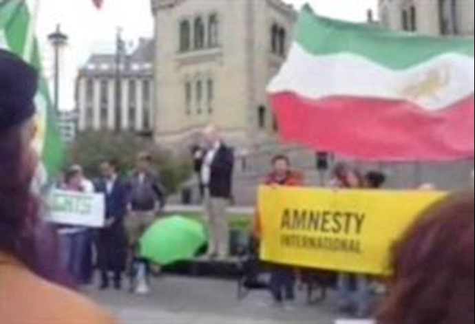 منظمة العفو الدولية (فرع النرويج) تقيم تجمعًا للاحتجاج علی الإعدامات والقمع في إيران
