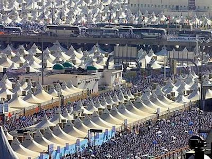 قرابة 3 ملايين من ضيوف الرحمن يقفون اليوم علی عرفات تحفهم العناية الإلهية
