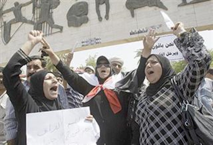 متظاهرو ساحة التحرير في بغداد ينددون بزيارة رحيمي واستغربوا صمت الحکومة علی القصف الإيراني لقری کردستان