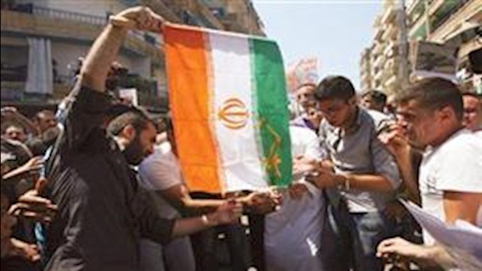 آلاف اللبنانيين يتظاهرون دعما للاحتجاجات في سورية
