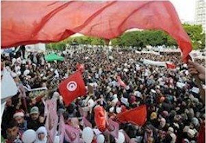 تونس أحيت ذکری الثورة بعربة البوعزيزي