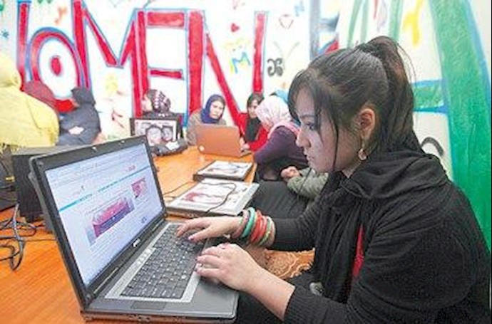 افتتاح أول مقهی للإنترنت للنساء فقط في أفغانستان
