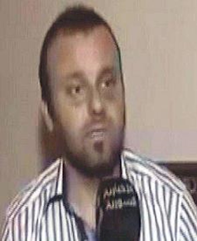 صحافي ترکي يظهر علی التلفزيون السوري في صورة «إرهابي متشدد»