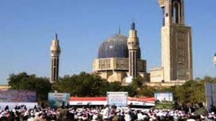 العيساوي وعدد من النواب والشيوخ يشارکون في تظاهرة بأسم جمعة ” الرباط “في أم القری ببغداد