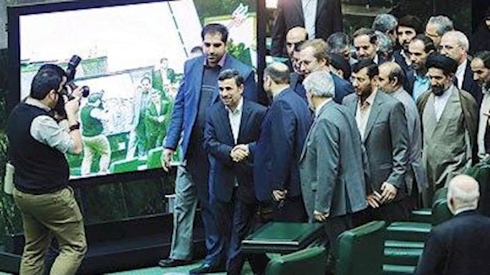 احمدي نجاد: العقوبات خلقت سلسلة من المشکلات