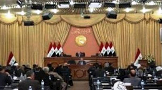 اشتباک بالأيدي بين نواب التيار الصدري وائتلاف المالکي في البرلمان
