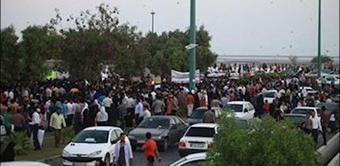 احتجاجات في العاصمة طهران والمدن الايرانية الأخری بما فيها مشهد وبوشهر وبندر عباس واصفهان وسنندج وشيراز وسمنان
