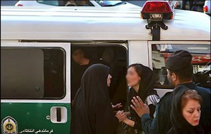 أهالي منطقة «جنت آباد» في طهران قاموا بتأديب عناصر الأمن الداخلي للنظام الإيراني في نقطة تفتيش
