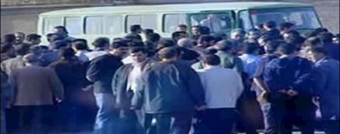 إيران : تجمع احتجاجي لأکثر من 200 عامل في مدينة «مازندران»