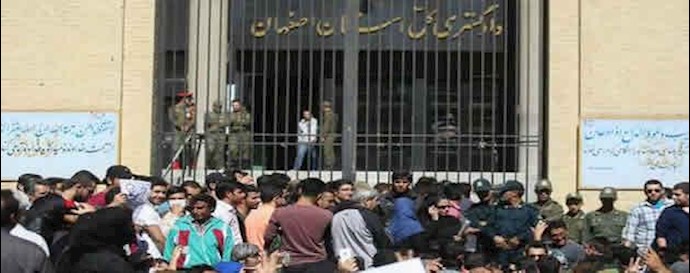 ايران: عصيان مدني في مدينة اصفهان وتعطيل عدد من المدارس للفتيات ومحاضرات الجامعات والمحلات التجارية