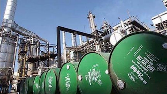 إيران: مخاوف صحيفة جمهوري الحکومية إزاء هبوط سعر النفط