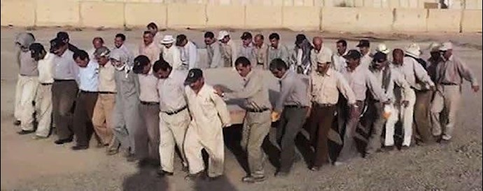 القوات العراقية تمنع استخدام الرافعة الشوکية ودخول البنزين.. ونقل الحمولات الثقيلة بأيدي سکان ليبرتي