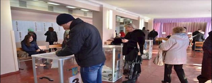 استطلاع يظهر فوزا کبيرا لکتلة بوروشنکو في انتخابات أوکرانيا