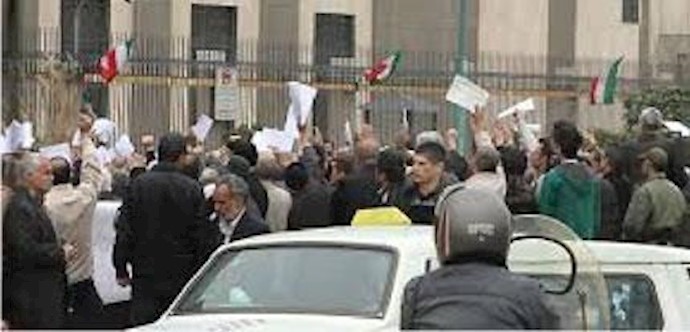 ايران: تجمع احتجاجي لمتقاعدي منظمة التأمين الاجتماعي في طهران