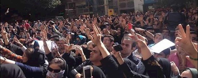 أسوشيتدبرس: ايرانيون يتظاهرون في اصفهان وطهران ضد الاعتداء برش الحامض بحق النساء