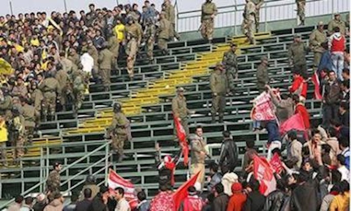 ايران : مواجهات بين الشباب ورجال الأمن الداخلي في ملعب فولاد شهر في اصفهان