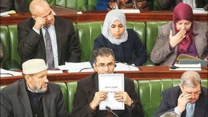 تونس تختار برلمانا جديدا وتأمل في تطبيق نظام ديمقراطي کامل