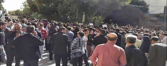 إيران: احتجاجات شعبية علی «رش الحامض» في ميدان «ونک» بالعاصمة طهران
