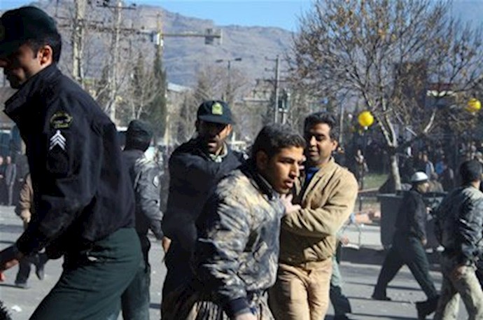 ايران: شباب مدينة کرج الشجعان يعاقبون ميليشيات البسيج ويجبرونهم علی الفرار