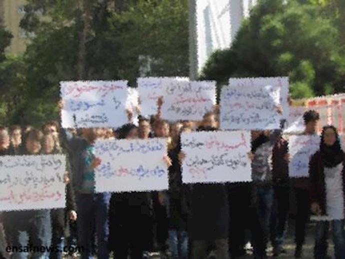 ايران: طلاب جامعة (بلي تکنيک) يلتحقون بالحرکة العامة ضد رش الحامض علی يد عناصر الخامئني