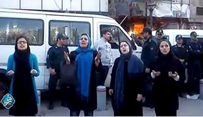 إيران: منع النساء الدرويشات من التوجه إلی العاصمة طهران