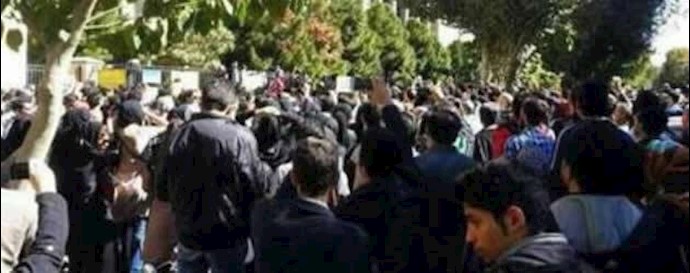 ايران – الملا صديقي يبدي مخاوفه في خطبة صلاة الجمعة من تفجر غضب الشارع الايراني