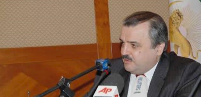 مُعارضٌ إيراني: غاية طهران الحصول علی السلاح النووي