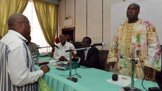 بورکينا فاسو: الجيش والمدنيون يصوتون بالإجماع علی "ميثاق انتقالي" لتجاوز المرحلة الحالية