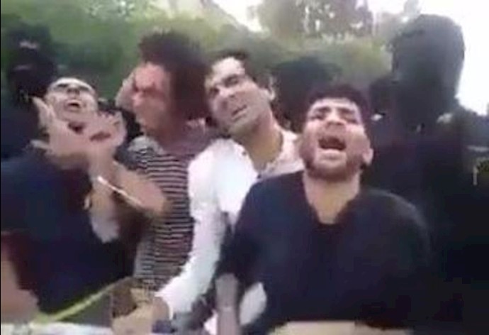 إيران- تسجيل مصور للطواف بالشباب في الشوارع بشکل مهين من قبل جلادي الخامنئي
