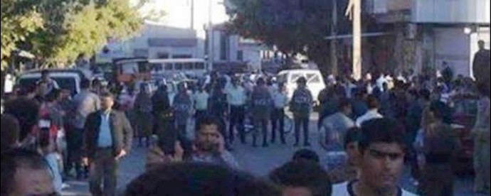 ايران - اشتباکات اهالي مدينة سنندج مع قوات الامن الداخلي القمعي اعتراضا علی رش الحامض