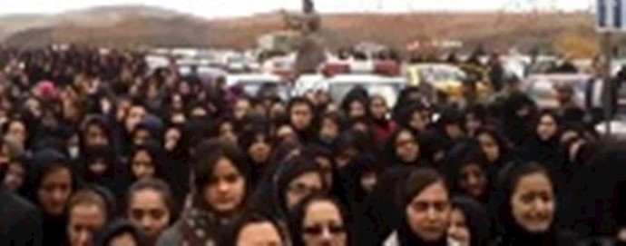 إيران- مظاهرات المعلمين في مدينة بروجرد، عقب مقتل معلم