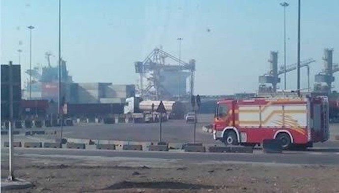 إيران- حشد وإضراب لعمال تفريغ الشحن في ميناء «الخميني»