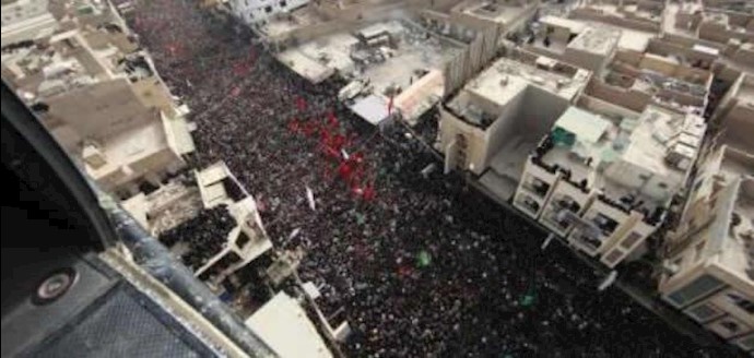 ثلاثة ملايين ونصف المليون زائر يحيون ذکری عاشوراء في کربلاء