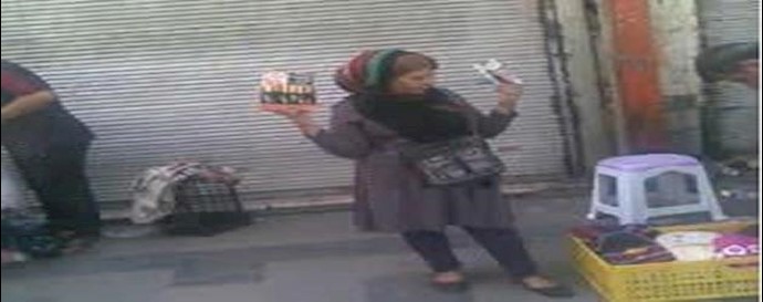 احتجاج المواطنين علی اعتقال بائعة بسطية في شارع ”شوش” بالعاصمة طهران