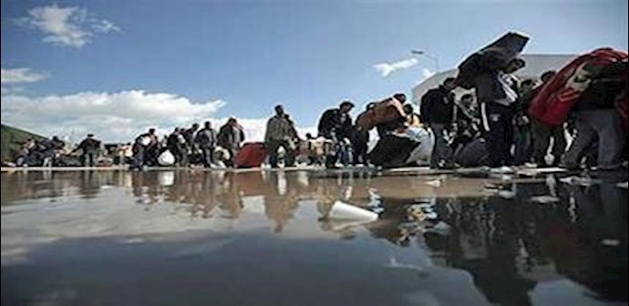 إنقاذ أکثر من 800 من المهاجرين بحرا في ايطاليا وشمال قبرص