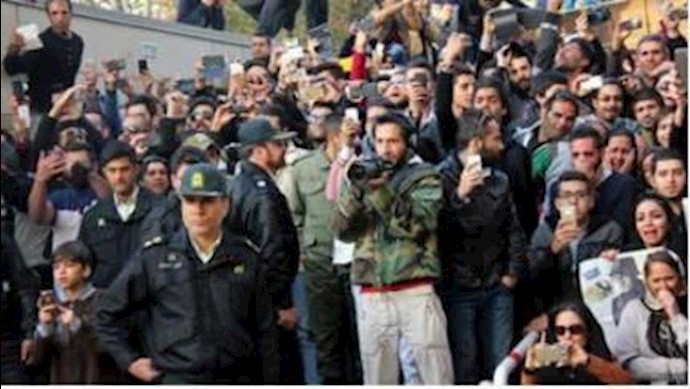 ايران_مواجهة المواطنين مع قوات الامن الداخلي عند جسر خواجو في مدينة اصفهان